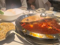-茅草房·河畔园林火锅