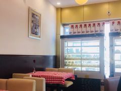 -红宝石·鲜奶小方·海派西点房(南丹店)
