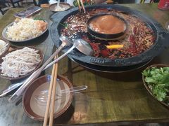 -黄潇洒老火锅(九眼桥宏济巷店)