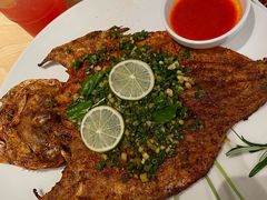 香茅草烤鲈鱼-一坐一忘云南菜(卓悦中心)