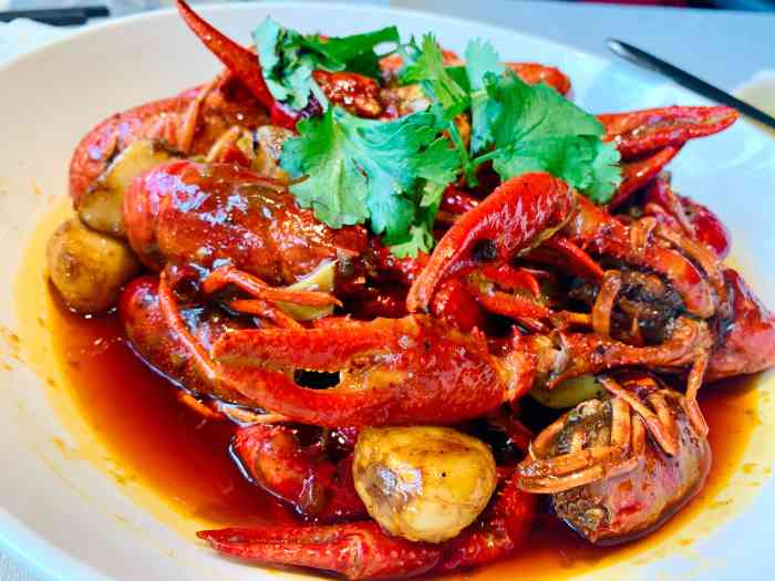 胡大饭馆 24h(簋街总店)-"在朋友院子聚餐烧烤,特意去胡大总店打包啦.