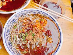 -爆炸头阿姨小四川正宗川味小吃(无任何分店)