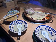 -洱火云南酸菜牛肉火锅(石景山当代商城店)