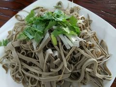 -溢心园香河肉饼总店