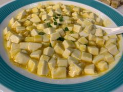 蟹粉豆腐-七的湖·晚芳亭·阳澄湖农家菜·大闸蟹(莲花岛店)