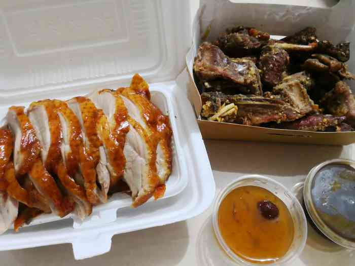 聚德福北京烤鸭店-"这家店离紫荆花小区特别近,而且现烤现卖,.