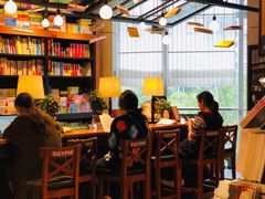 大堂-西西弗书店&矢量咖啡(凯德晶萃广场店)