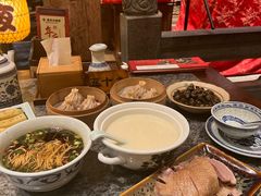 民国美龄粥-南京大牌档(青岛万象城店)