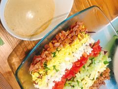 彩虹沙拉-临界音乐酒馆·小龙虾·江湖菜(华熙LIVE·鱼洞店)