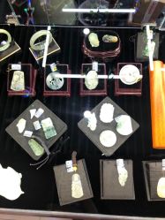 -灵彩珠宝(朗香街店)