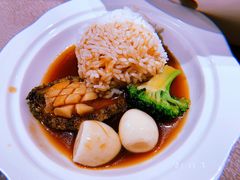活鲍鱼捞饭-小船渔村•大连菜•大连焖鱼(黄河路店)