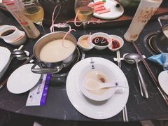 -红鼎豆捞·非遗鲍皇汤火锅(宝丰路店)