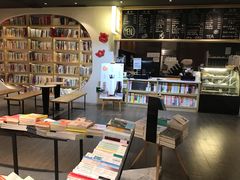 -钟书阁(珍园店)