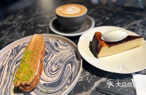 Vanilla Lava Basque Cake