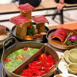 为了吃这家草本火锅我排了两个小时