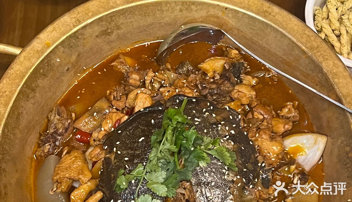 给南宁胖友推荐这家王八炖鸡子，香迷糊了😋