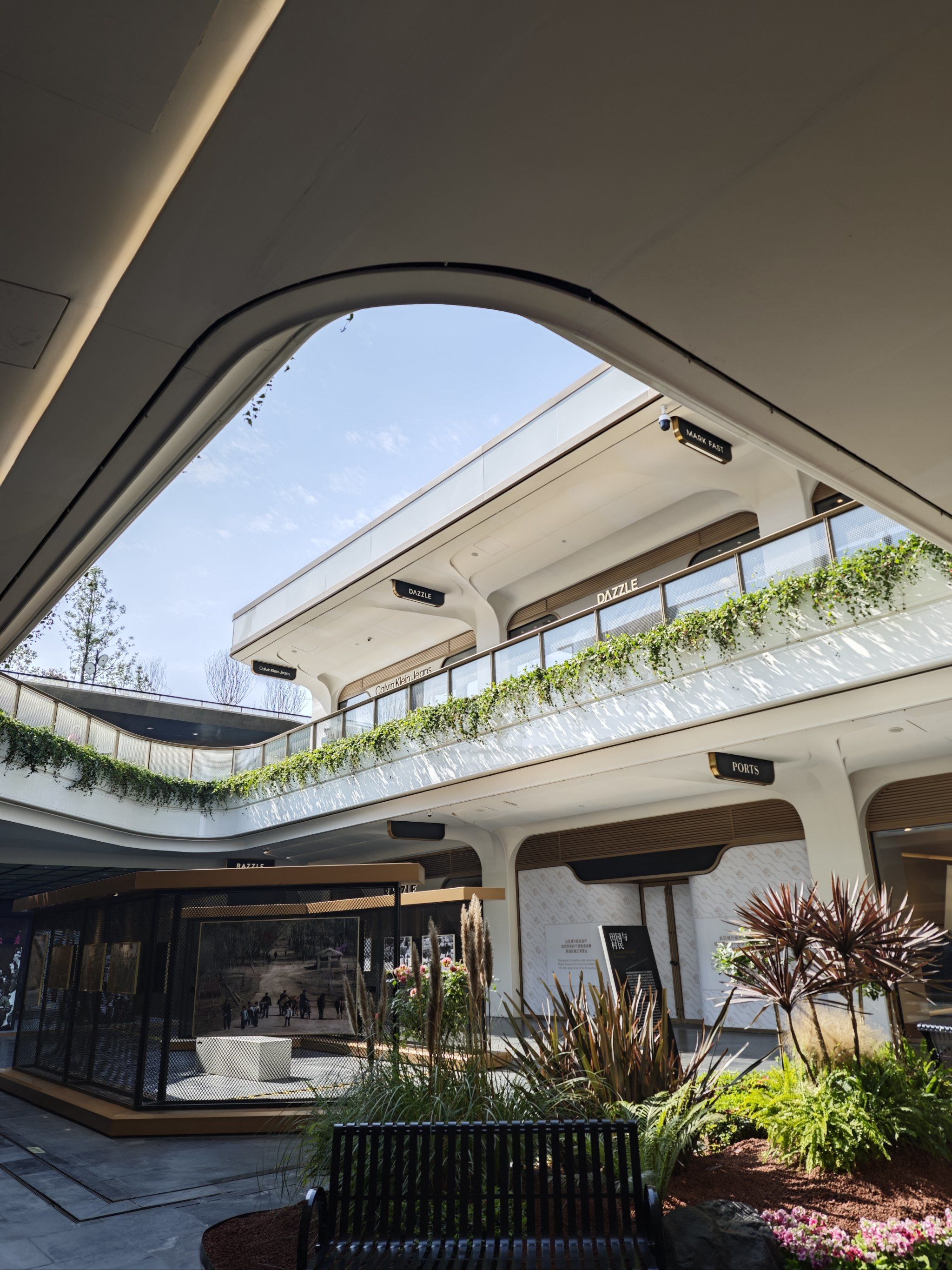 在地下挖出一个太古里,亚洲最大的下沉式建筑