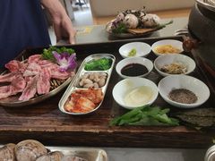 -围炉肉舍•炭烤活鳗•丹东海鲜烤肉(步行街店)