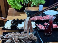 -果松木炭酸菜铜火锅·外婆参鸡汤