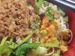 -爆炸头阿姨小四川正宗川味小吃(无任何分店)
