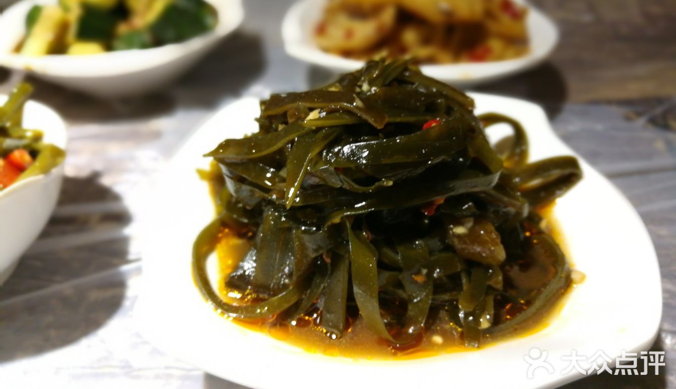 对于重口味的我来说，觉得少了点啥！藕片吃在嘴里太生了