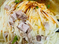 -亮亮面馆(经六路店)