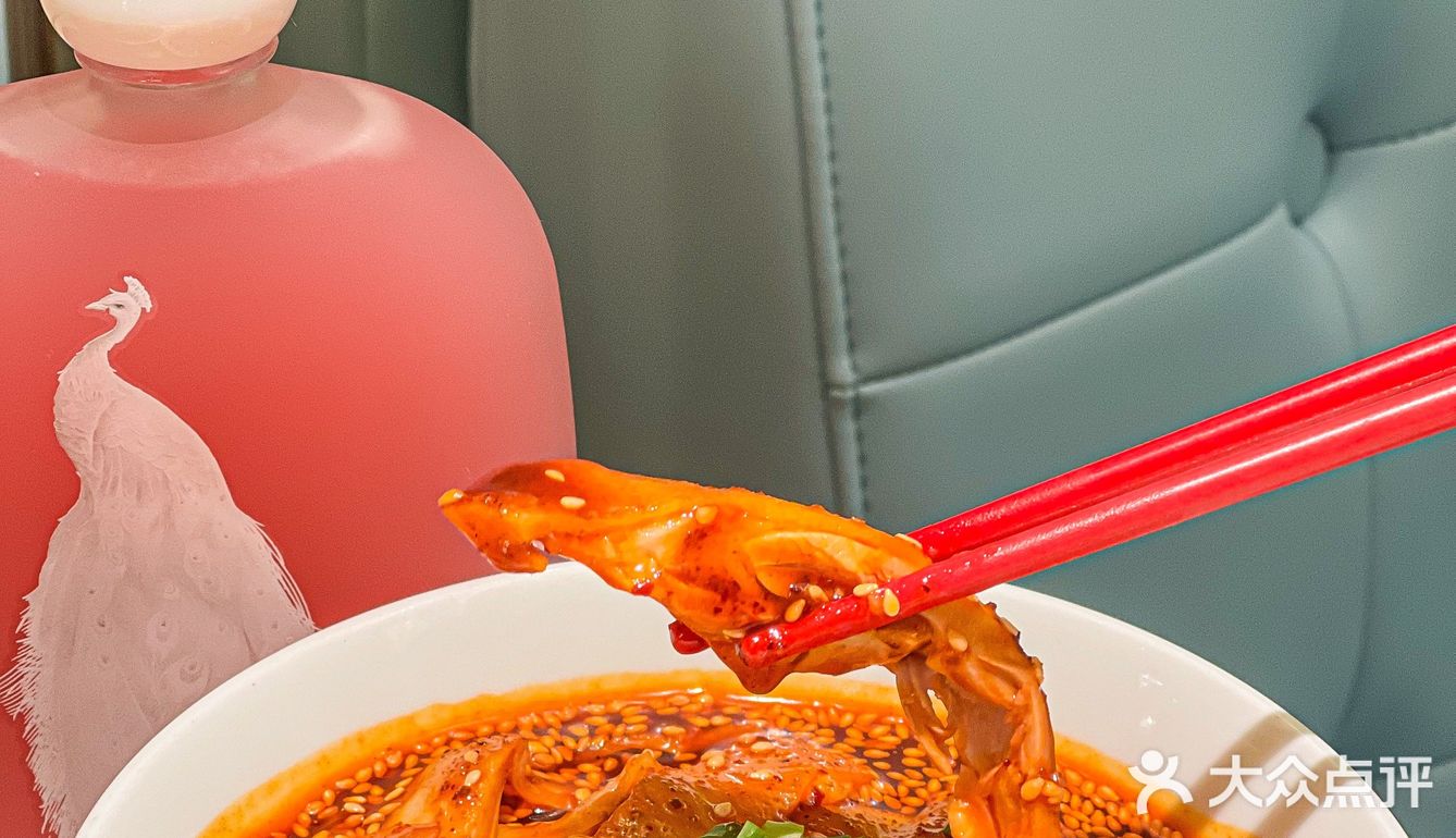 🦚满满的蒂芙尼蓝的孔雀川菜也太浪漫了