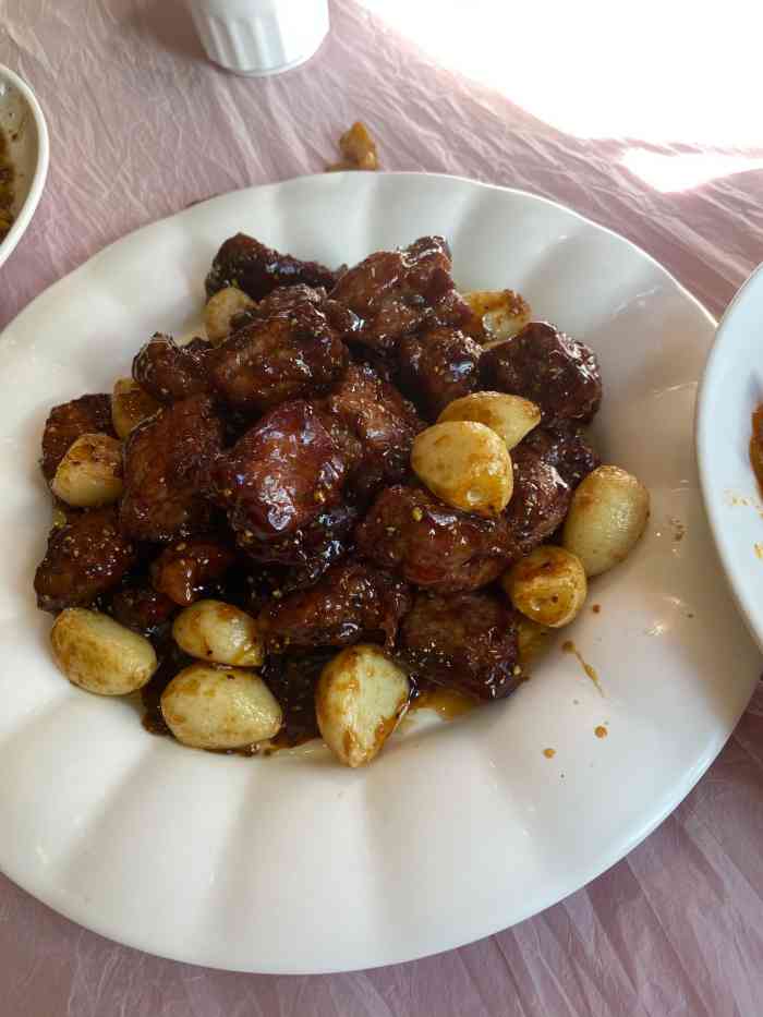 素烧茄子」味道同样不错,口较重,也是下饭神器 「鱼香鸡丝」略有失望