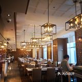 最好提前预定。收餐盘的小哥哥，很及时的会把空餐盘拿走