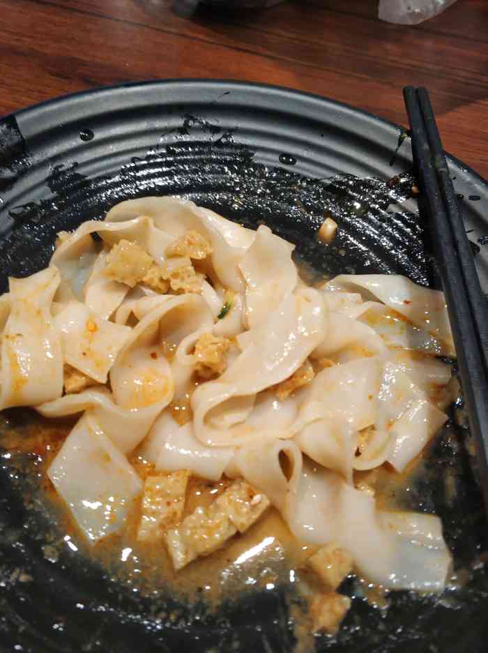 唐沣肉夹馍边边面(天外天美食城)-"中午1点多去的,人已不多了,天热,要