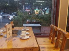 靠窗位-张记焖窑·十五年专注焖烤(雍和宫店)