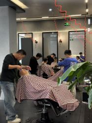 -老肖男士理发店