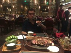 -恰餐厅及酒吧 CHAR Bar & Grill (北京丽都皇冠假日店)