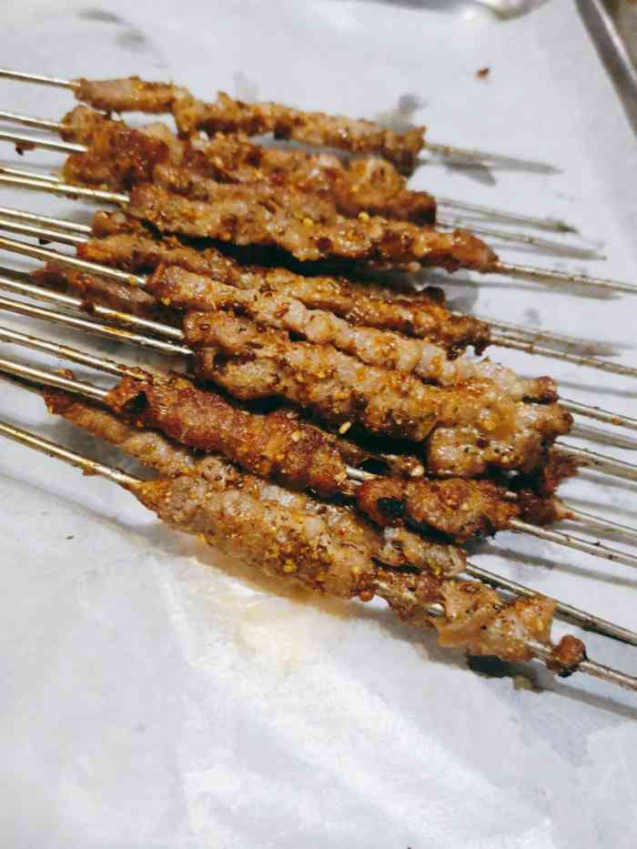 hailizi616 2019年1月28日 打分 亮亮烧烤我常去,这里的烤串味道纯正