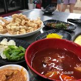 店内桌子不是太多，大厅大概7-8桌的样子