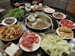 -周老三跷脚牛肉·全牛火锅(非遗传承店)