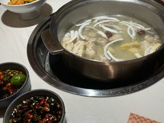 -喃喃椰·糟粕醋·椰子鸡火锅(七堡花园店)