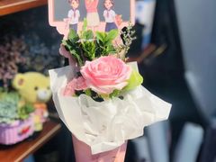 -何兮花店·气球派对鲜花店(马桥银春路万科城店)