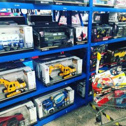 -逝水玩具折扣店