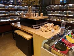 面包甜点陈列柜-宁波华侨温德姆至尊豪廷大酒店·多丽美食屋