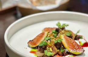 Pan-Seared Foie Gras with Cranberry Port Wine Sauce