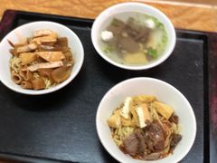 -松树干拌面店