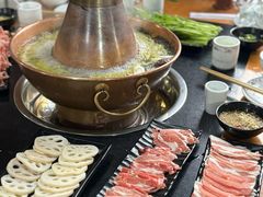 -果松木炭酸菜铜火锅·外婆参鸡汤