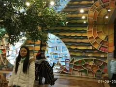 -钟书阁(松江泰晤士小镇店)