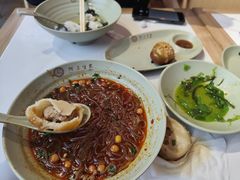 酸辣牛肉粉-阿三生煎(万博广场店)