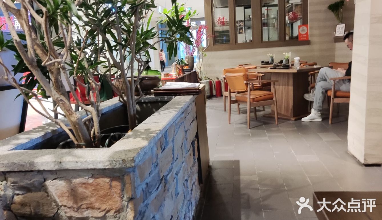 第一次喝藏茶，有点像沱茶，第一次吃藏区点心，感觉就像米花糖