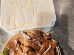 -鹿鸣山草本茶香火锅(园西路店)
