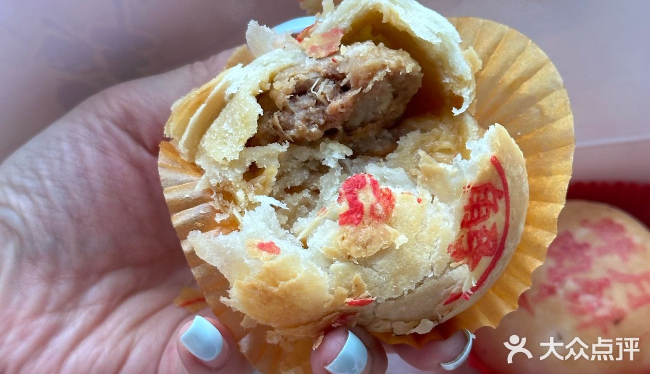 就是为了这一口咬下去就爆汁的鲜肉月饼
