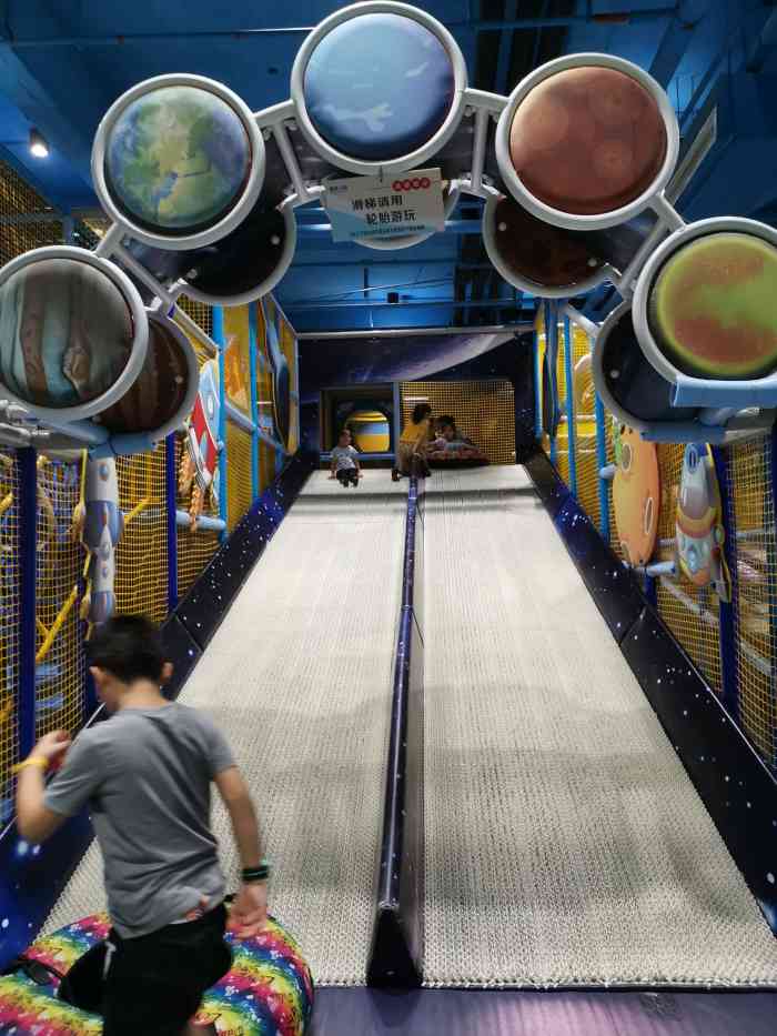 反弹蹦床公园(福州天泽奥莱店)