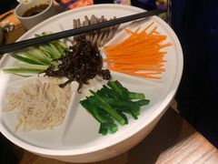 鸡丝凉米粉-云海肴·汽锅鸡·云南菜(天山百盛优客店)